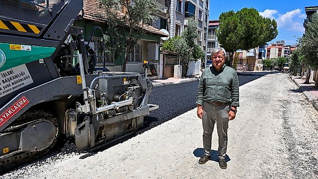 Büyükşehir'den Alaşehir Fatih Caddesi'nde Sıcak Asfalt Çalışması