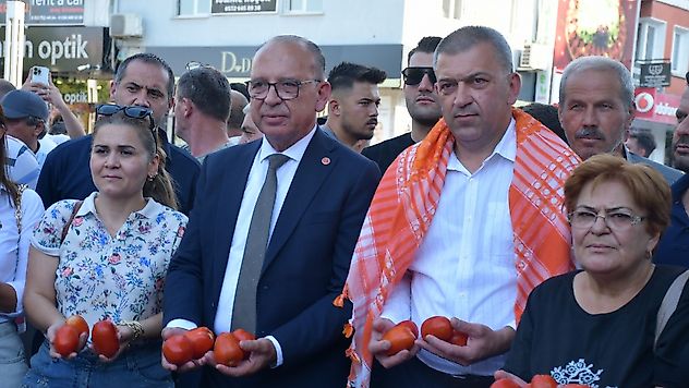 CHP Turgutlu İlçe Teşkilatı'ndan Çiftçiler İçin Eylem!