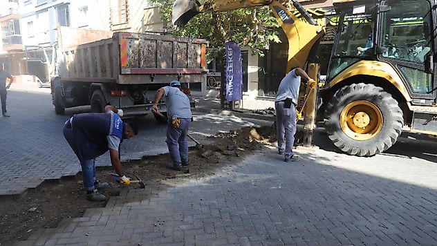 Fen İşleri Müdürlüğü Ekipleri Tam Kapasiteyle Sahada