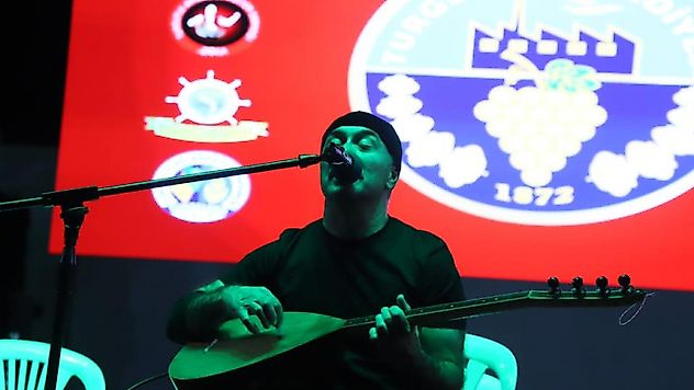 Hozan Beşir Turgutlu'da Sahne Aldı