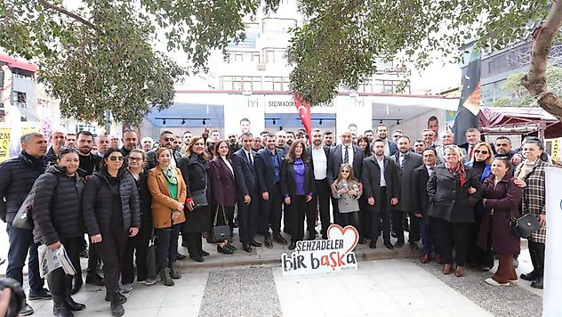 İYİ Parti'den gövde gösterisi