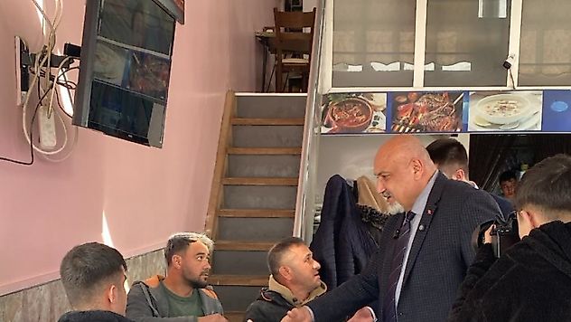 İYİ Partili Gürhan Özcan şehri karış karış geziyor