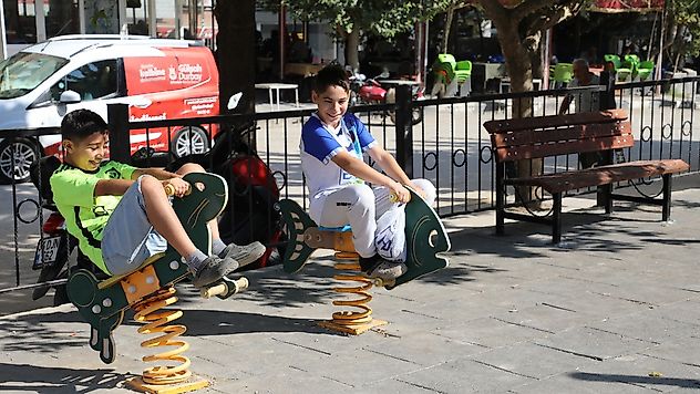 Kocatepe Mahallesi'ndeki Çocuk Oyun Grubu Yenilendi