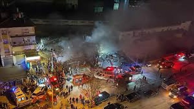 Konya'da 3 katlı binanın çöktü
