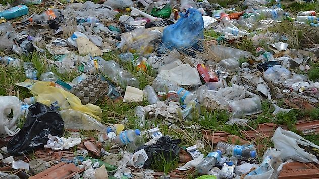 TURGUTLU'DA METRUK BİNA UYUŞTURUCU BAĞIMLILARININ MEKANI OLDU