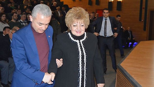 KAYAMAKAM UĞUR TURAN'DAN NAZİK DAVRANIŞ