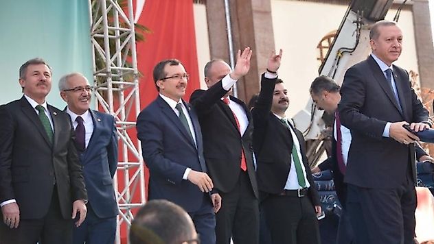 MANİSA MHP İL BAŞKANI ERKAN ÖZTÜRK BOZKURT İŞARETİ İLE DESTEK VERDİ