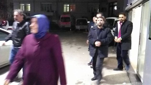 Manisa'da FETÖ/PDY'nin 'abla ve abi' yapılanmasına gözaltı