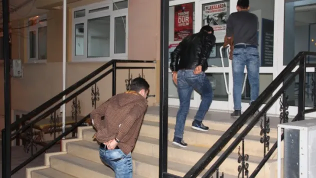 DÖNER BIÇAKLI KAVGA 2 YARALI 3 GÖZALTI