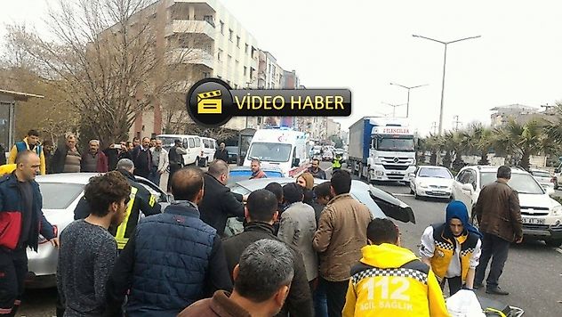 TURGUTLU'DA FECİ KAZA 3 YARALI