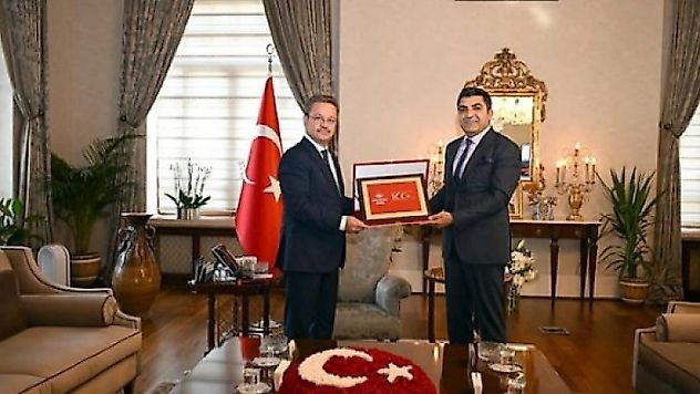 Manisa Bahçeşehir Kolejinden Vali Ünlü'ye 'Hayırlı Olsun' Ziyareti