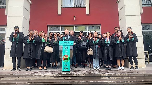 Manisa Barosu Av.Mehmet Demirlek'e yapılan saldırıyı kınadı (VİDEOLU HABER)