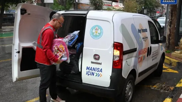 Manisa Büyükşehir'den 15 Bin Öğrenciye Çanta ve Kırtasiye Desteği