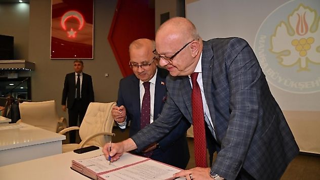 Manisa Büyükşehir'den Salihli'ye Kilit Parke Desteği