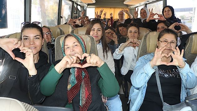Manisa Büyükşehir Kadınları Sosyal Hayatla Buluşturmaya Devam Ediyor