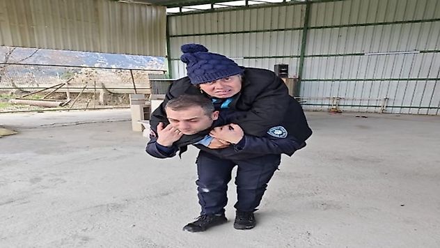 Manisa Büyükşehir Zabıta Ekiplerinden Örnek Davranış
