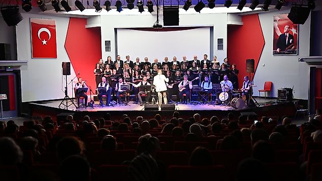Manisa'da 'Umut Veren Türküler' Yankılandı