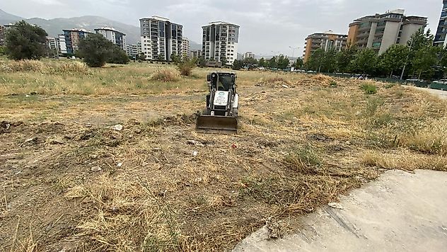 Manisa'da Yabani Ot Temizliği Çalışmaları Devam Ediyor