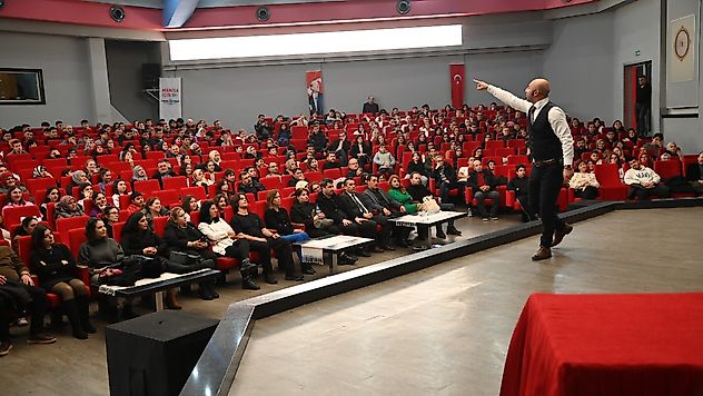 Manisa Düzenlenen Yüzlerce Etkinlikle Yaşayan Bir Kent Haline Geldi