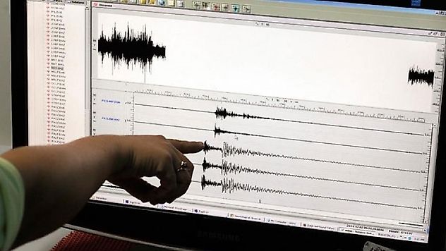 İzmir'de korkutan  3,7 büyüklüğünde deprem!