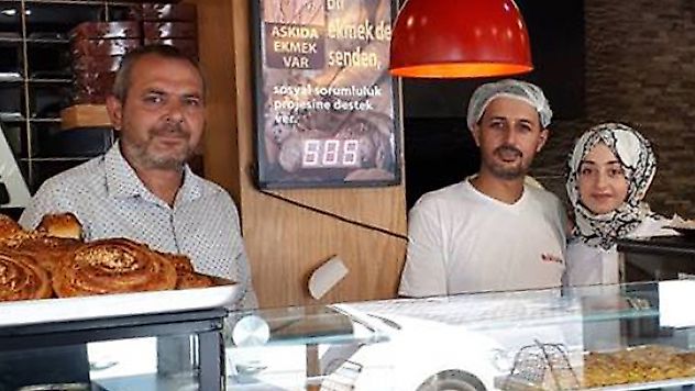Ekmekler Askı'da İhtiyaç Sahiplerini Bekliyor