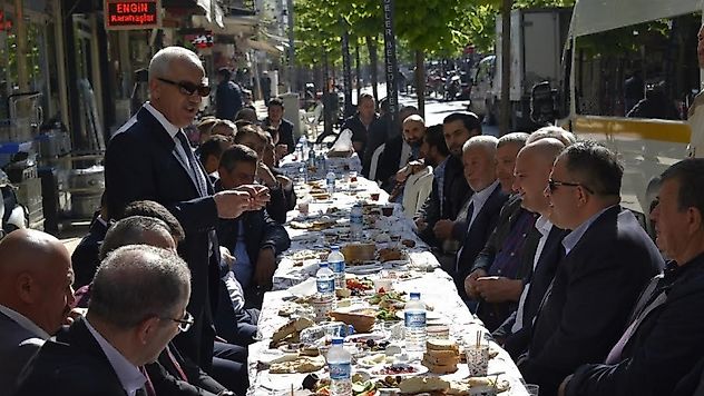 Bilen Yeni Hükümet Sistemini Çarşı Esnafına Anlatı