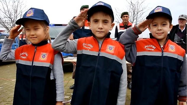 Öğrenciler Jandarmayla kaynaştı