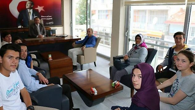 BAŞKAN NURULLAH SAVAŞ BAŞARILI ÖĞRENCILEŔİ ÖDÜLLENDİRDİ