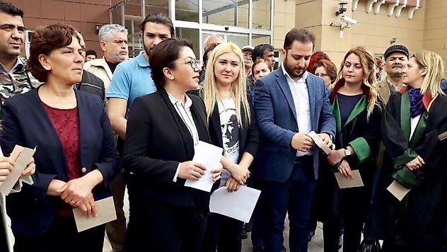 OYLARIN YENİDEN SAYILMASINA 3 HAKİM EVET DERKEN 4 HÂKİM İTİRAZ ETTİ