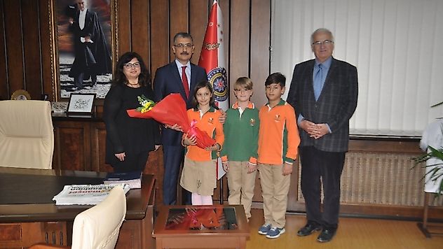 ÖĞRENCİLER MÜDÜR BİLGİÇ'İ ZİYARET ETTİ