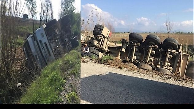 KAMYON ŞARAMPOLE UÇTU