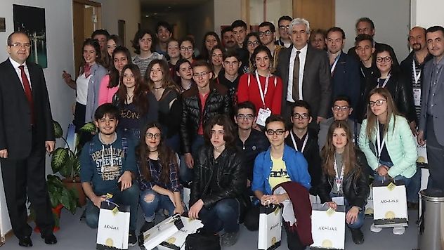 Hızlı, 2 ülkeden 16 öğrenciyi konuk etti
