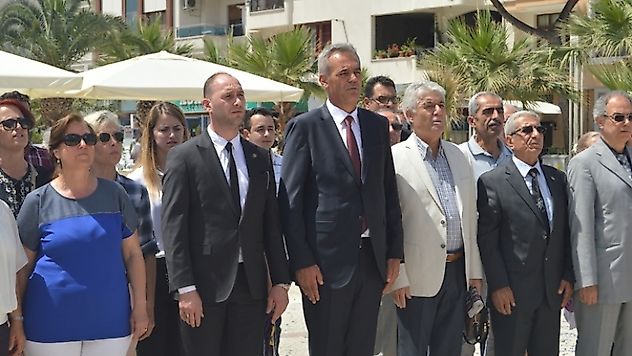CHP'den Atatürk Anıtı'na çelenk
