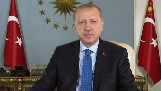 Başkan 'ezanımıza ve bayrağımıza' saldırıdan bir farkı yoktur dedi