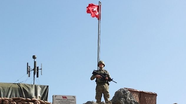 Sınırda kahramanlık anıtı