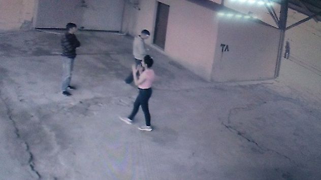 UYGUNSUZ GÖRÜNTÜLER GÜVENLİK KAMERASINA TAKILDI