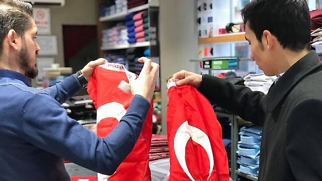 Öğrenciler 'Zeytin Dalı' Harekatına Bayraklı Destek Verdi