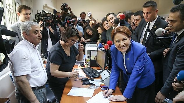 Meral Akşener sordu: Kaç imza oldu