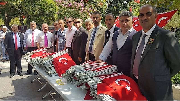 Şehit Aileleri ve Gazilerden 2000 adet bayrak