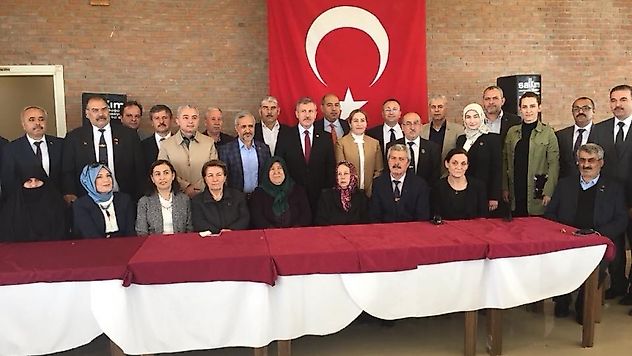 Özdağ şehit aileleri ve gazilerle bir araya geldi