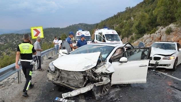 Bir kaza 11 yaralı