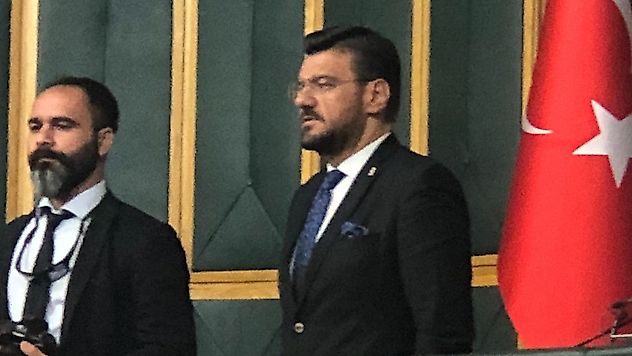 İYİ PARTİLİ AKKAL PARTİSİNİN İLK GRUP TOPLANTISINDA EN GENÇ KATİP ÜYELİĞİNE SEÇİLDİ