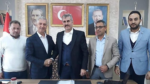 AK Parti Turgutlu'da ilk başvuruyu Ali Başeskici'den aldı
