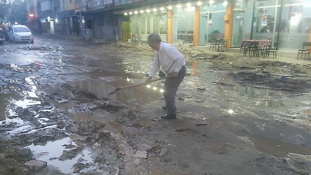 BURASIDA TURGUTLU VE AKÇAKMAK YOLU!