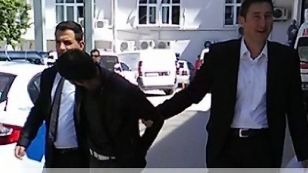 16 YAŞINDAKİ KIZI ÇIPLAK RESİMLERİYLE TEHDİT ETTİ !
