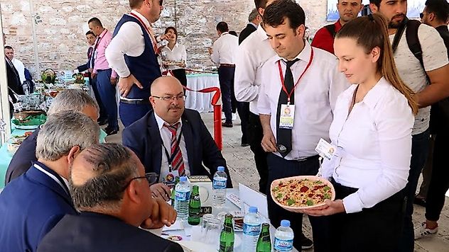 Festival'e Tat Katan Yarışma