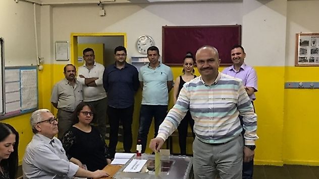 Mersinli, Çağatay Uluçay İlkokulun'da oyunu kullandı