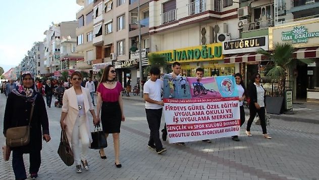 ÖĞRENCİLERİN SERGİSİNE BÜYÜK İLGİ