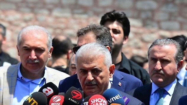 Başbakan Binali Yıldırım İş Adamı Erdoğan Demirören'in cenazesinde