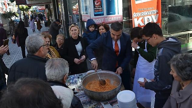 CHP'DEN ÇANAKKALE ŞEHİTLERİNİN ANISINA HOŞAF VE PİLAV